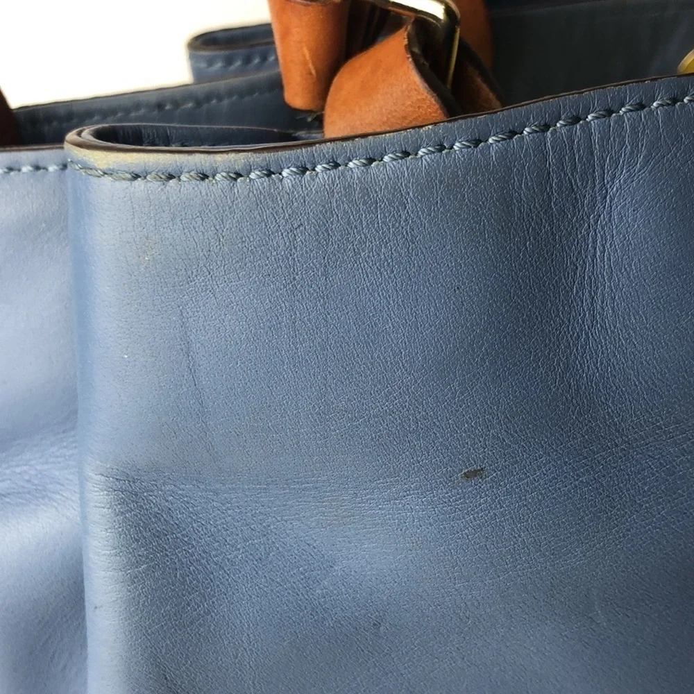 Dooney & Bourke this gorgeous